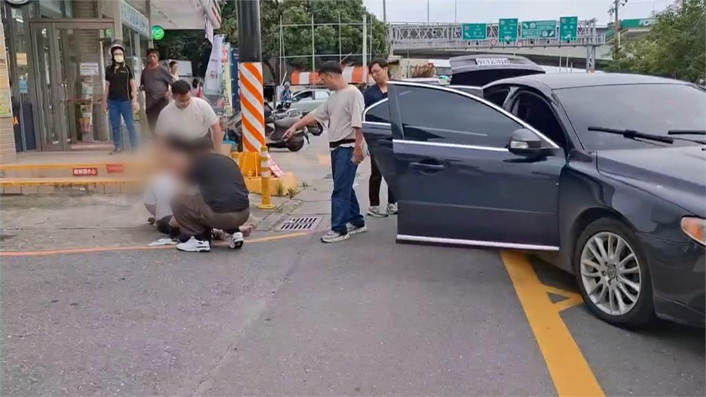 藥頭遇警盤查企圖逃逸　偵防車正面衝撞、警亮槍逮人