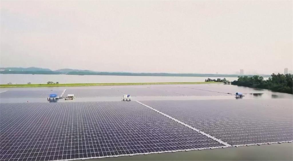 新加坡大型漂浮太陽能板啟用　可減少7000輛汽車碳排放量