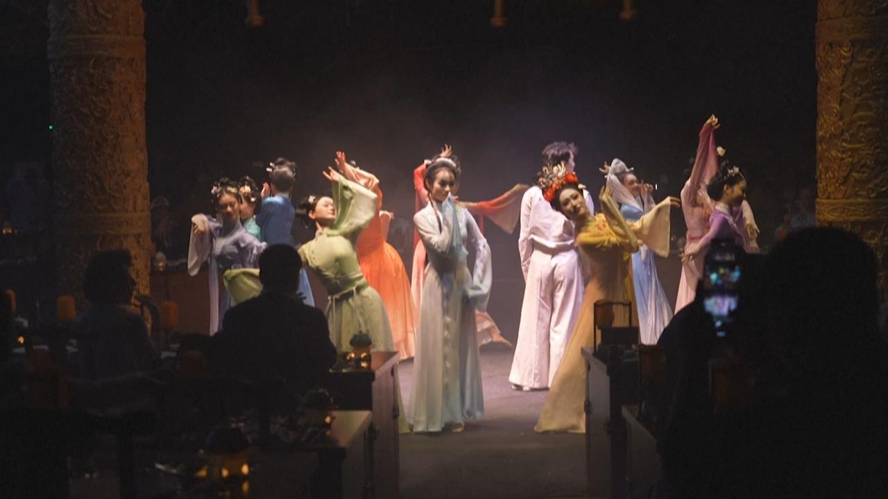 情緒消費？中國漢服主題餐廳爆紅　專家估恐面臨「最長消費放緩期」