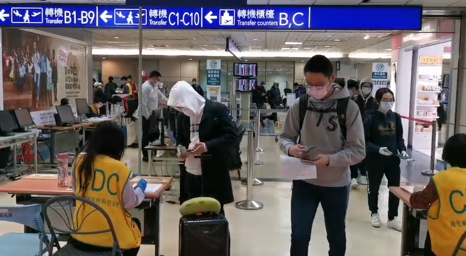 快新聞／機場免稅店代售徵用口罩上路！ 返台留學生親訴在國外的委屈...
