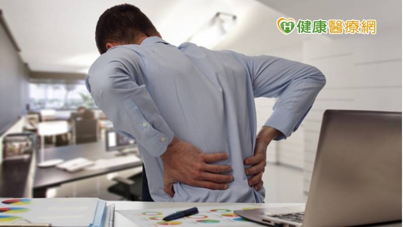 老是腰痠背痛、下肢麻木？「1動作」輕鬆改善