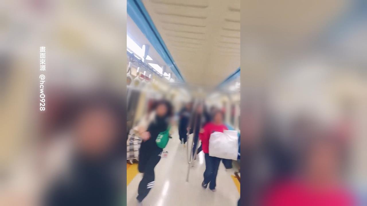 北門站大逃竄！男揮舞雨傘　民眾狂奔包包、鞋子都不管了