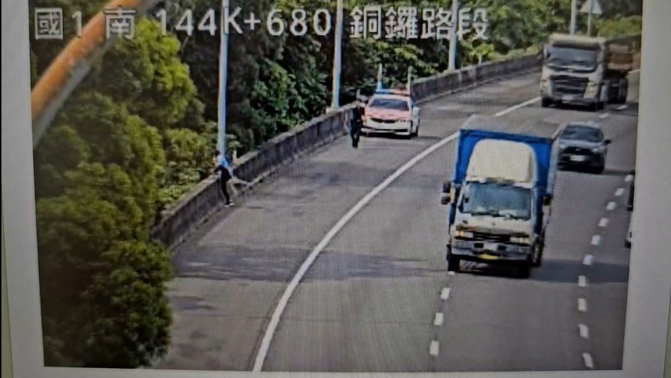 疑似逃逸移工？國道9車連環撞　男駕駛竟跳下「對向邊坡」肇逃跑了