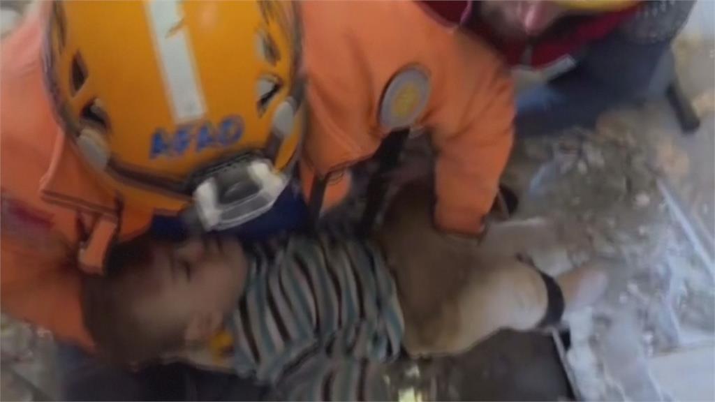 我想活下去！瓦礫中傳2歲男童微弱哭聲　遭活埋79小時終奇蹟獲救