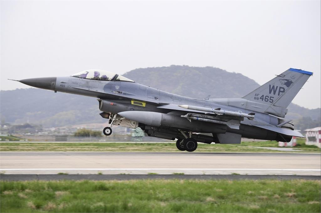 快新聞／駐南韓美軍F-16墜毀起火！　飛行員成功逃生
