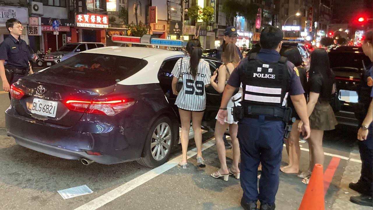 快新聞/外籍非法打工、陪侍通通查!中壢警大掃蕩 24人被查獲