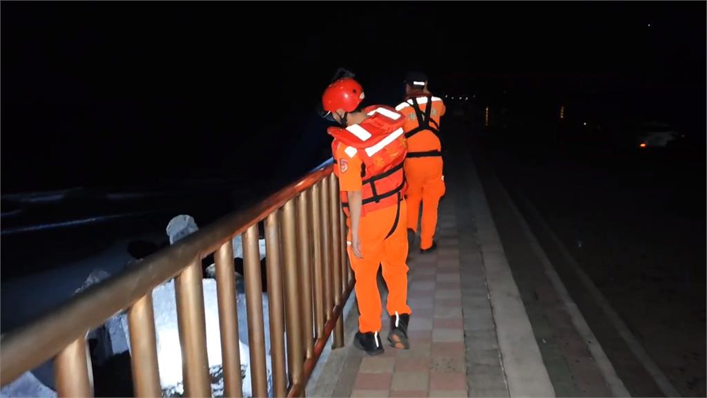 桃園竹圍漁港5高中生戲水　2人遭浪捲失蹤