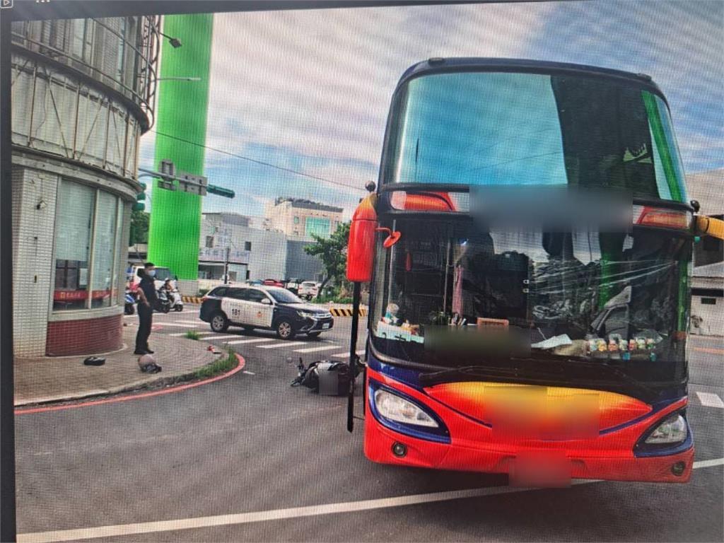 桃園蘆竹死亡車禍！女騎士遭遊覽車輾斃　家屬質疑二度輾壓害命