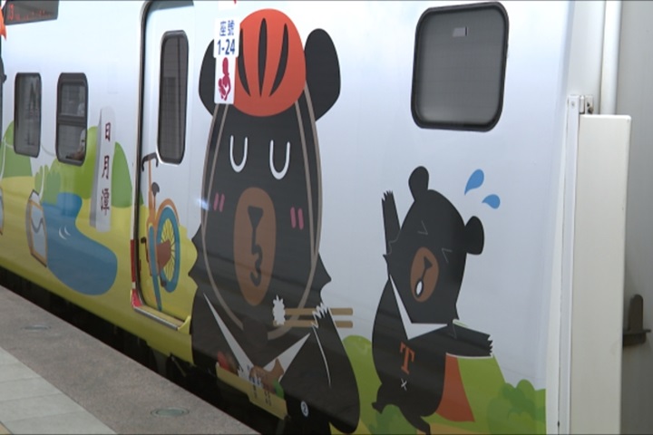 PK熊讚高人氣 「喔熊組長」陪你搭火車