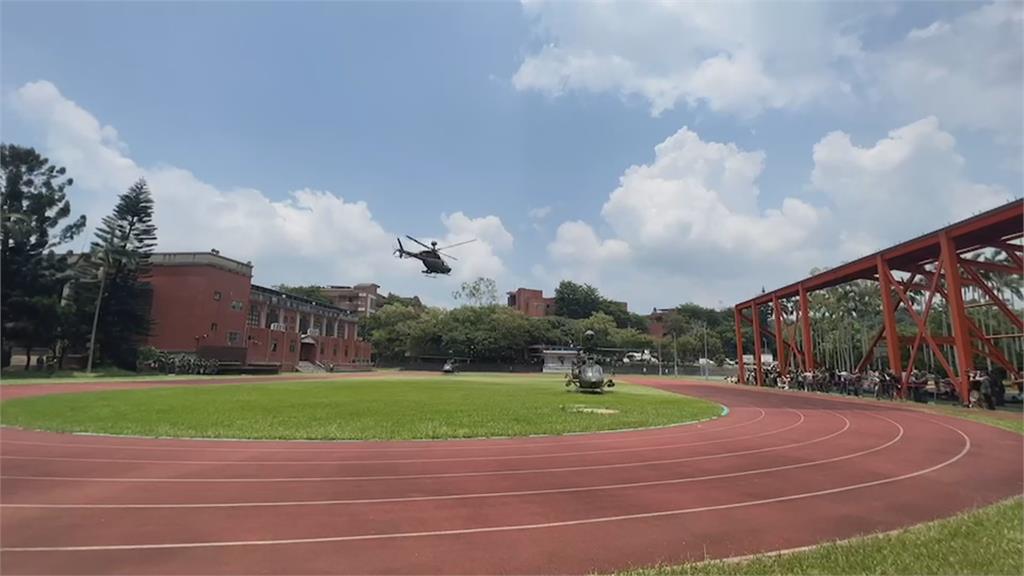 漢光演習操演　4架戰搜直升機降落關西高中操場