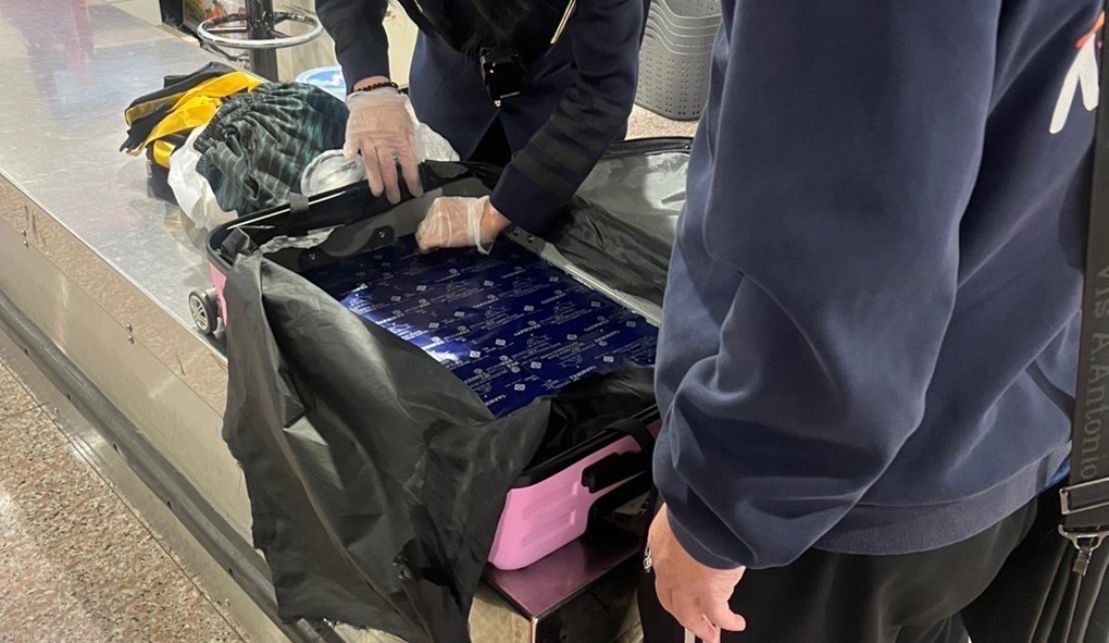 受販毒集團利誘！　60歲男攜4千萬海洛因闖關失風被逮