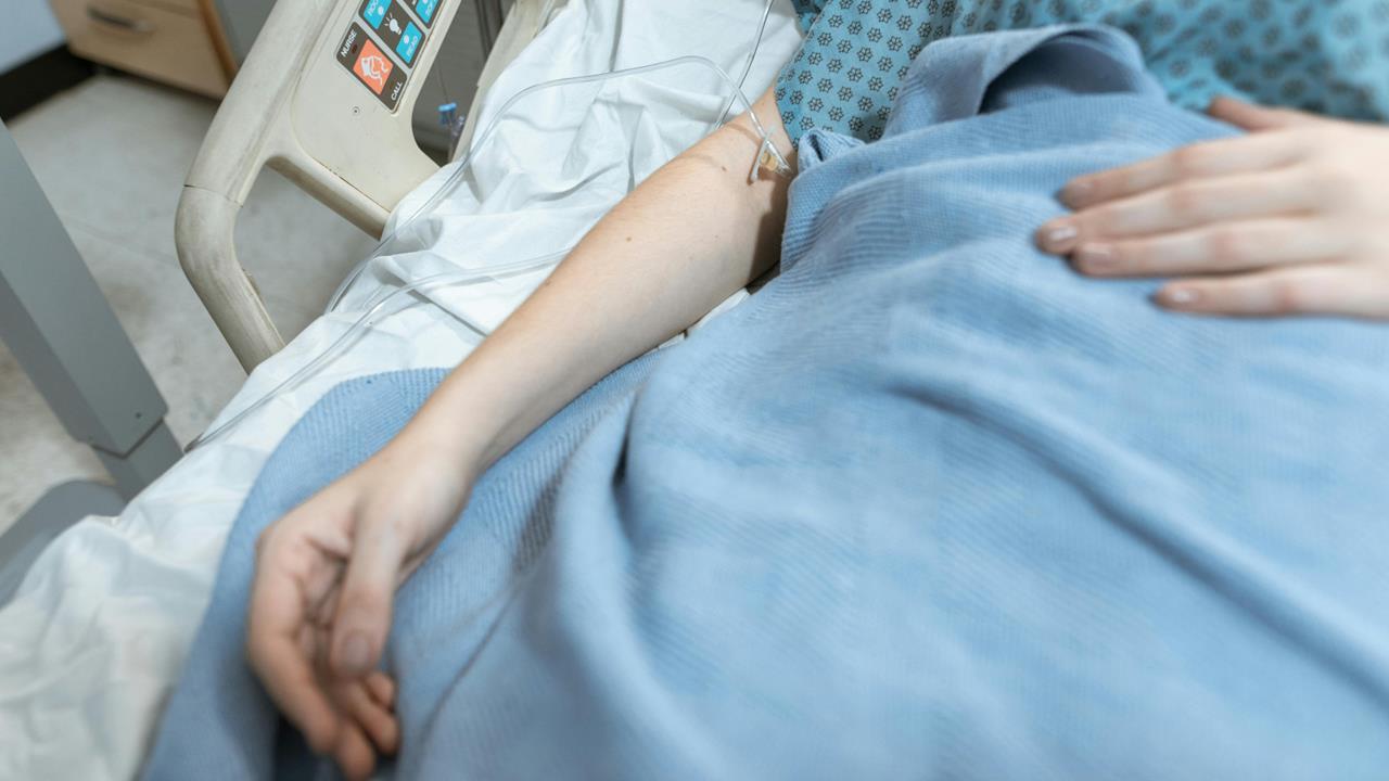 咳不停恐是肺癌末期？醫提醒：符合「2條件之一」免費做LDCT能救命！