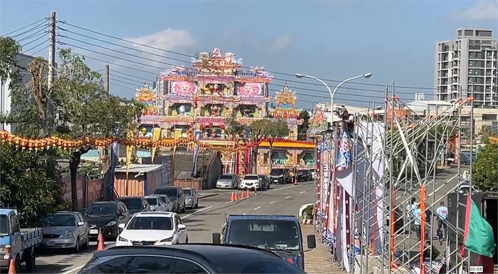 陣頭口角糾紛！　沙鹿廟會遶境祈安　兩方人馬爆推擠叫囂