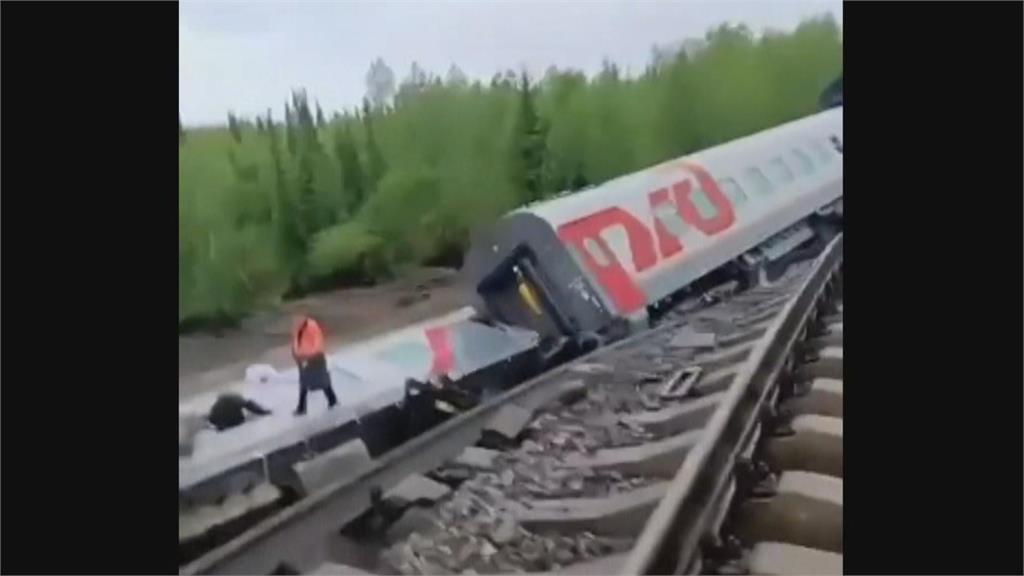 俄羅斯科米共和國驚傳火車脫軌　嚴重翻覆釀3死70傷