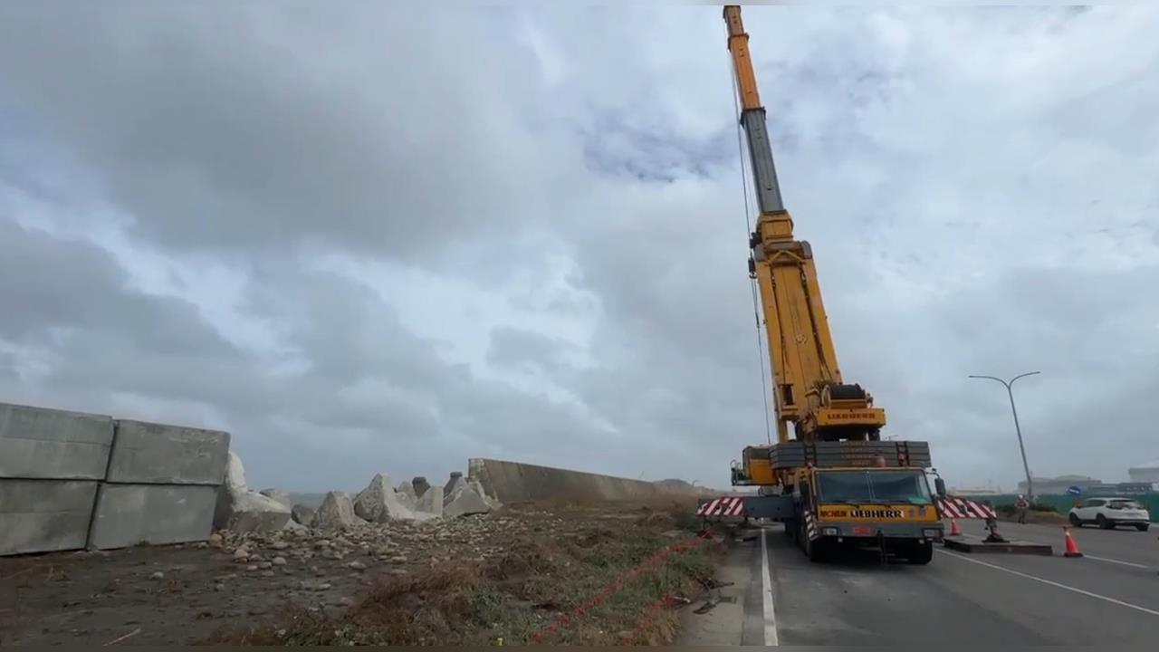 強風釀災！苗栗多起路樹倒車輛翻溝　台中港破堤
