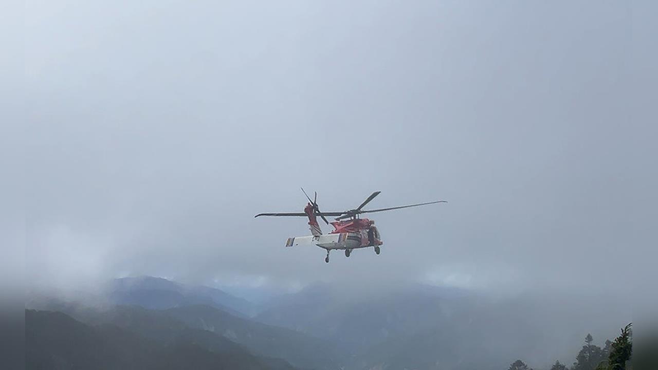 女山友玉山主北岔路風口摔傷 空勤吊掛脫困送醫