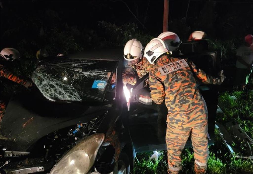 快新聞／初二憾事！台女在大馬「失控逆向」衝撞當地人轎車　釀1死3傷