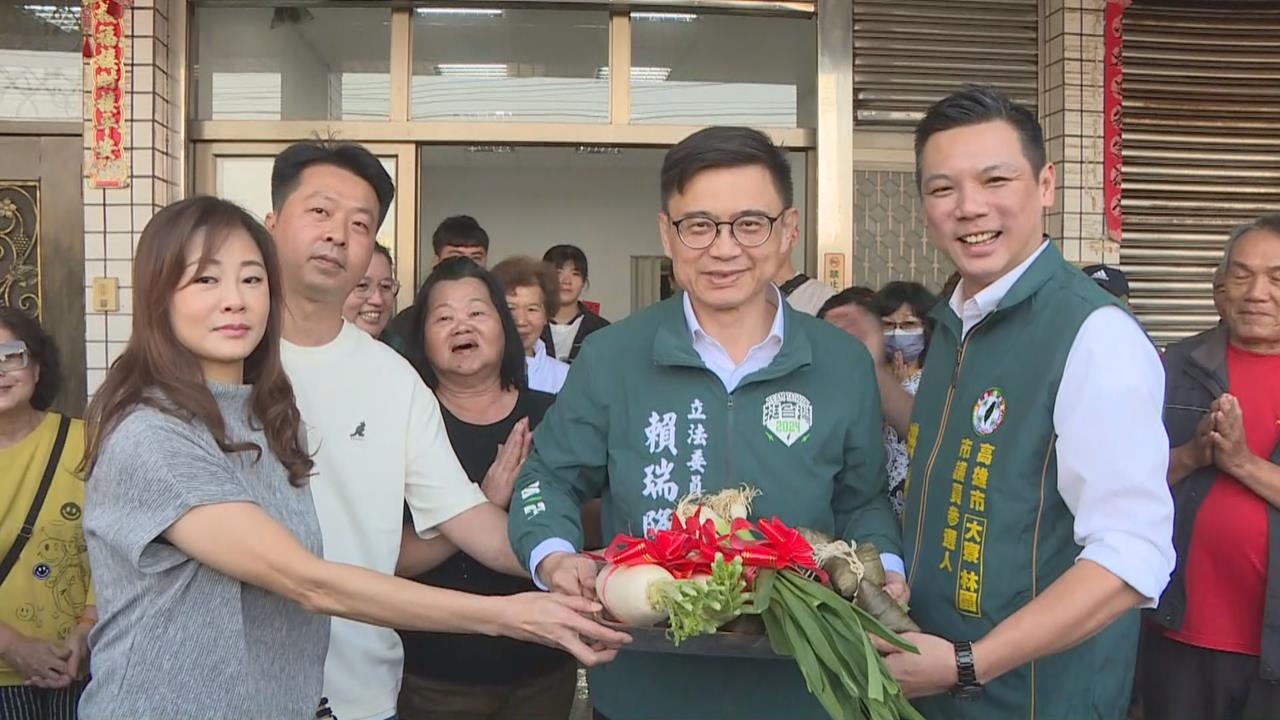 快新聞／賴瑞隆掃街謝票！披綠袍出戰高雄市長　民眾送3物祝高票當選
