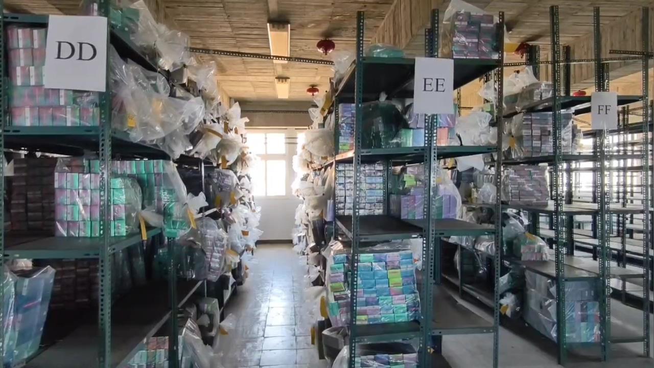 快新聞/國外加熱菸不能入境!海關查扣近2.8萬條 堆滿倉庫畫面曝