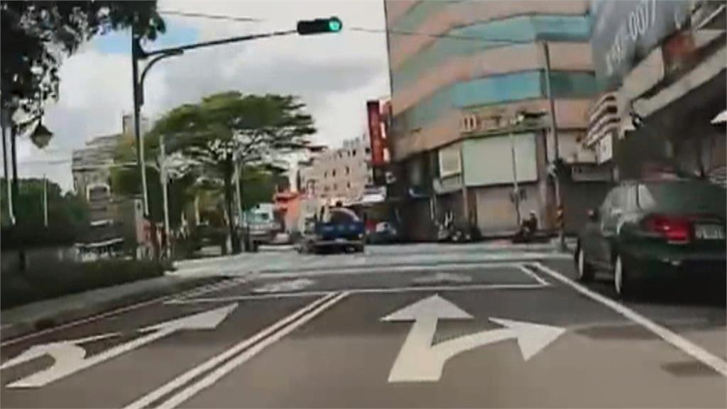 悲劇！騎車載孫遭貨車撞飛　「阿嬤卡車底」1死1重傷