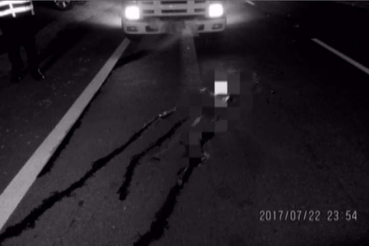 醉男違規穿越馬路  遭車撞彈飛身亡