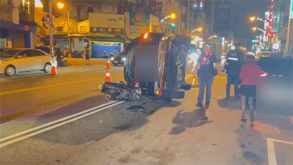 200m內撞了又撞！　男恍神慘翻　母子急棄機車跳開