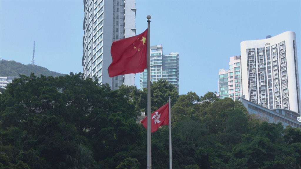 快新聞／香港國安法生效後首例　僅穿「港獨」衣就被判關14個月