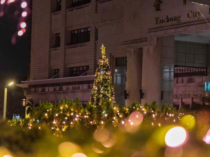 別再只去市區！2025豐原聖誕景點全攻略 水岸燈海一次拍齊