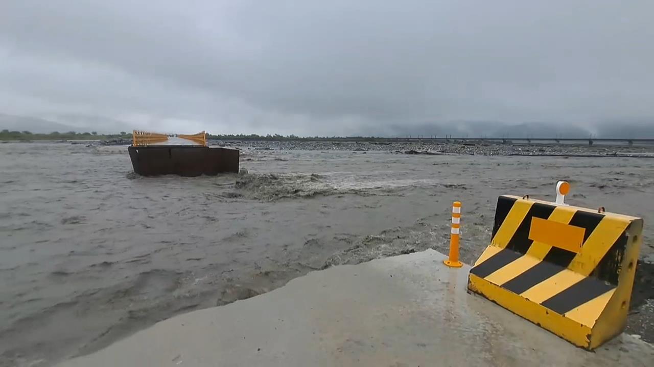 萬里溪堰塞湖驟降4.7米　維持紅色警戒下游居民撤離