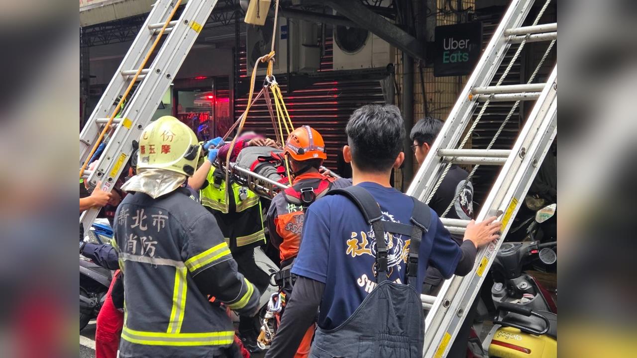 快新聞/汐止驚悚墜樓!七旬老婦從3樓摔下遮雨棚