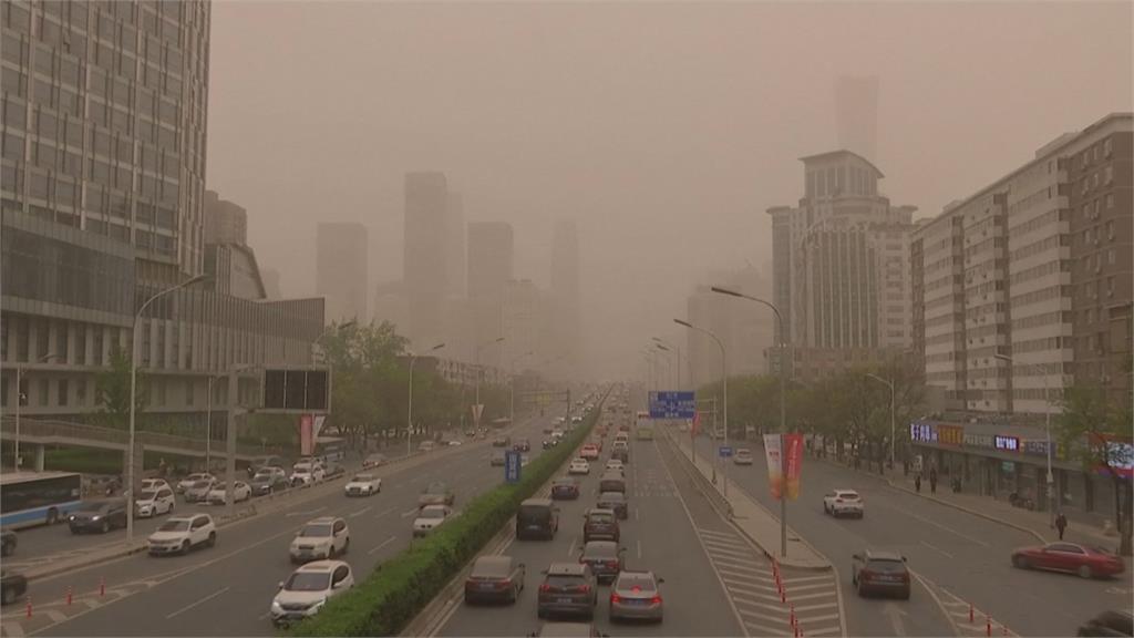 再遇沙塵暴！空氣嚴重污染等級高　中國建「綠色長城」阻擋