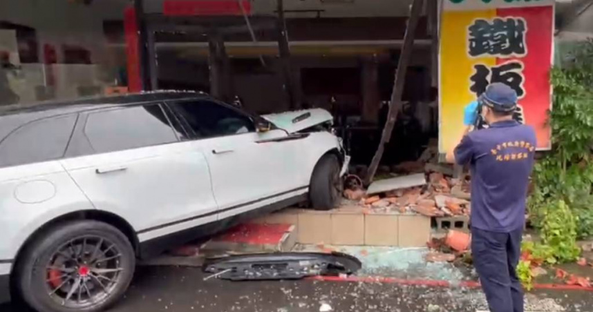 詭異!百萬休旅車直撞鐵板燒 駕駛「遭割喉亡」警不排除第二人在場