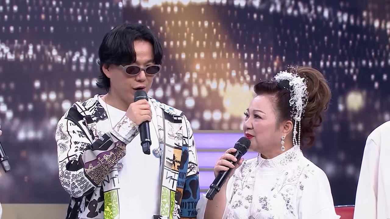 蕭煌奇唱功太猛！　#-#白冰冰問肚子裝什麼　秒回「油」