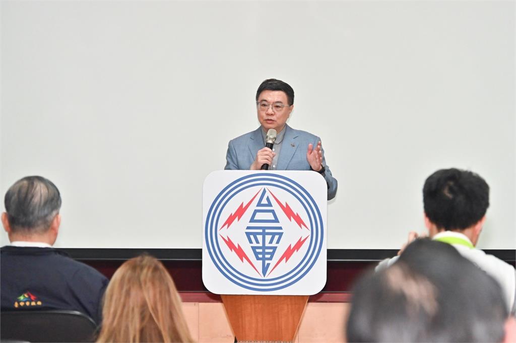 快新聞／行政院長卓榮泰視察台中火力發電廠　盼2034全面落實「無煤供電」