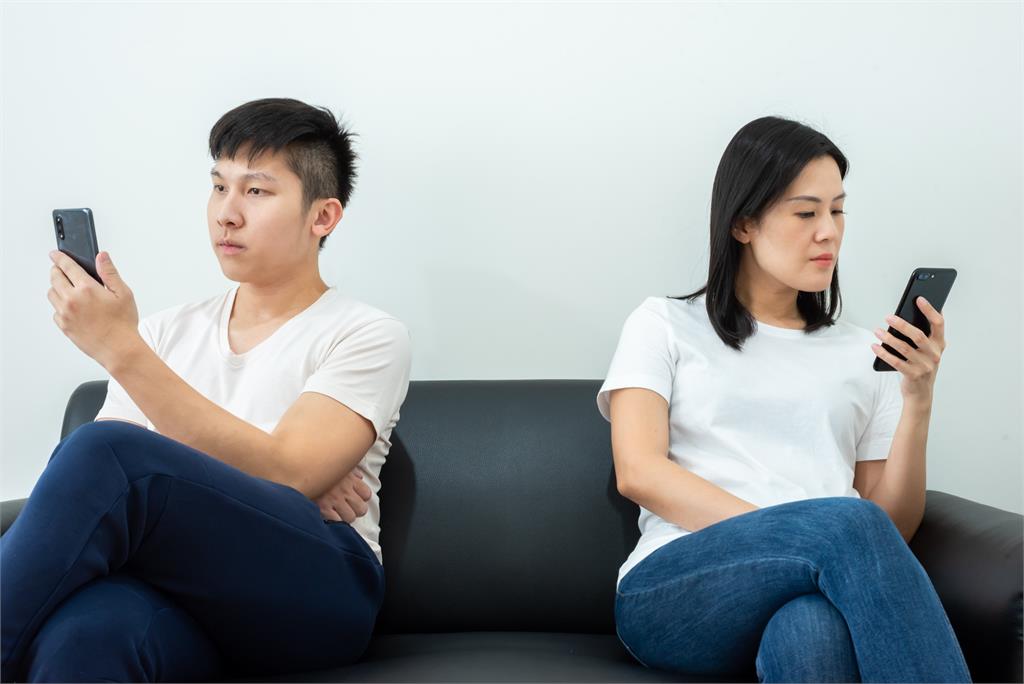 訊息還在回心卻不在了！情緒抽離型分手的8大預警