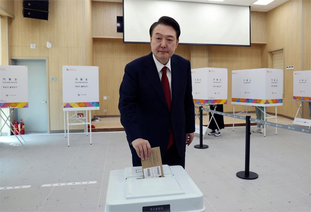 快新聞／南韓國會大選「在野聯盟有望獲絕對多數」　尹錫悅恐成跛腳總統