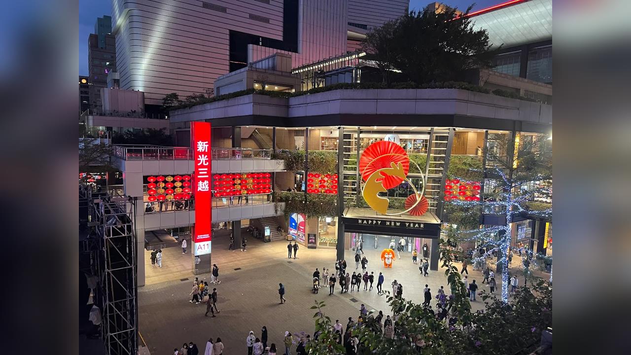 空橋上演深夜活春宮！27歲男與大22歲熟女「半裸GG纏咬」下場出爐了