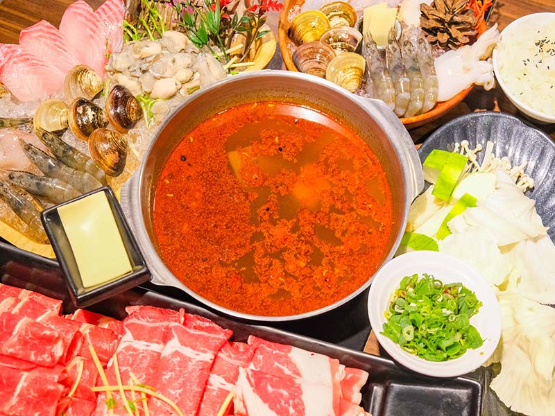 淡水漁人碼頭"高cp值"鍋物！菜盤、火鍋料、冰淇淋吃吃到飽