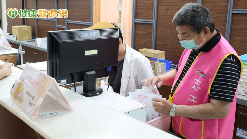 從喪女之痛到助人之路　退休父在急診室以志工重生