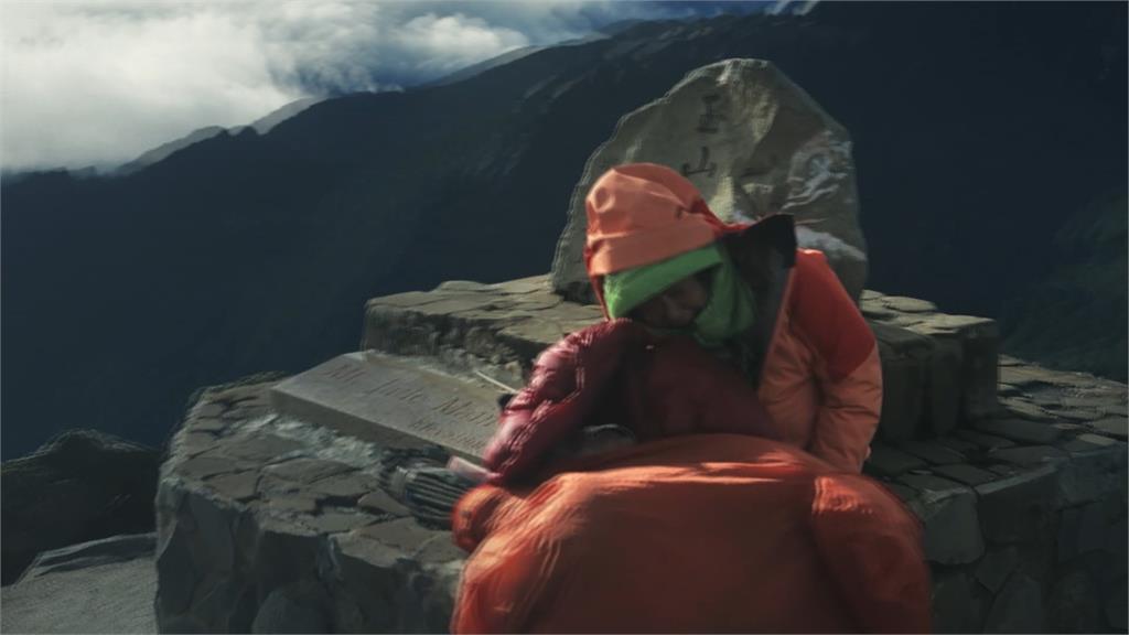 腦麻兒小比攜母成功登玉山　紀錄片上映賺人熱淚
