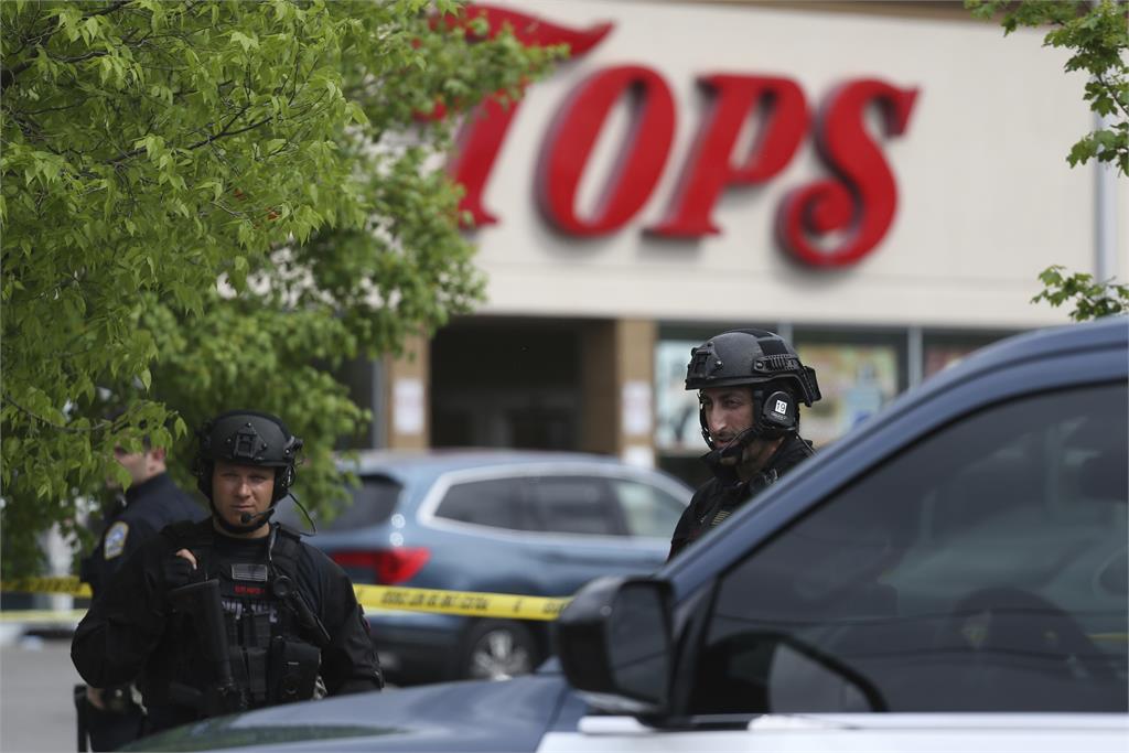 快新聞／紐約州水牛城連鎖超市爆大規模槍擊　「至少10死」槍手遭捕