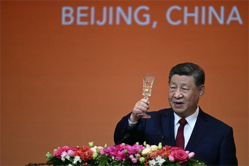 中國《民族團結法》生效　國安人士示警：電子設備與帳號恐受檢查