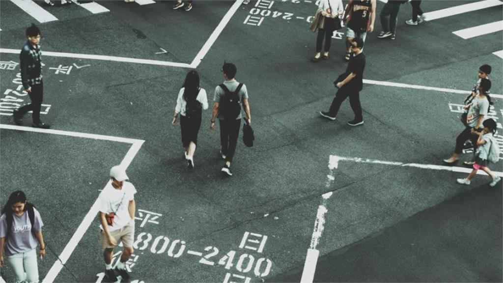 交通部宣布新制上路！未停讓行人致傷亡「重罰3.6萬」網路掀兩派熱議