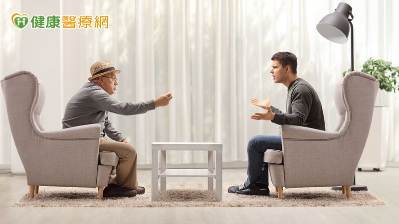 如何理解並引導失智症患者？從「ABC行為理論」與「4R原則」學會有效應對
