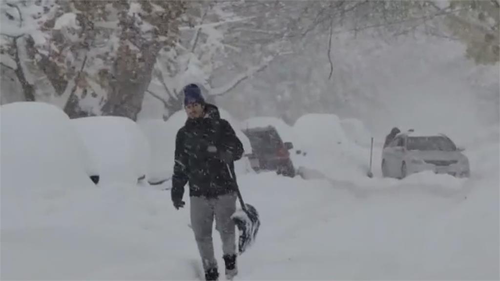 紐約州暴風雪積雪近200公分　2居民鏟雪心臟病發亡