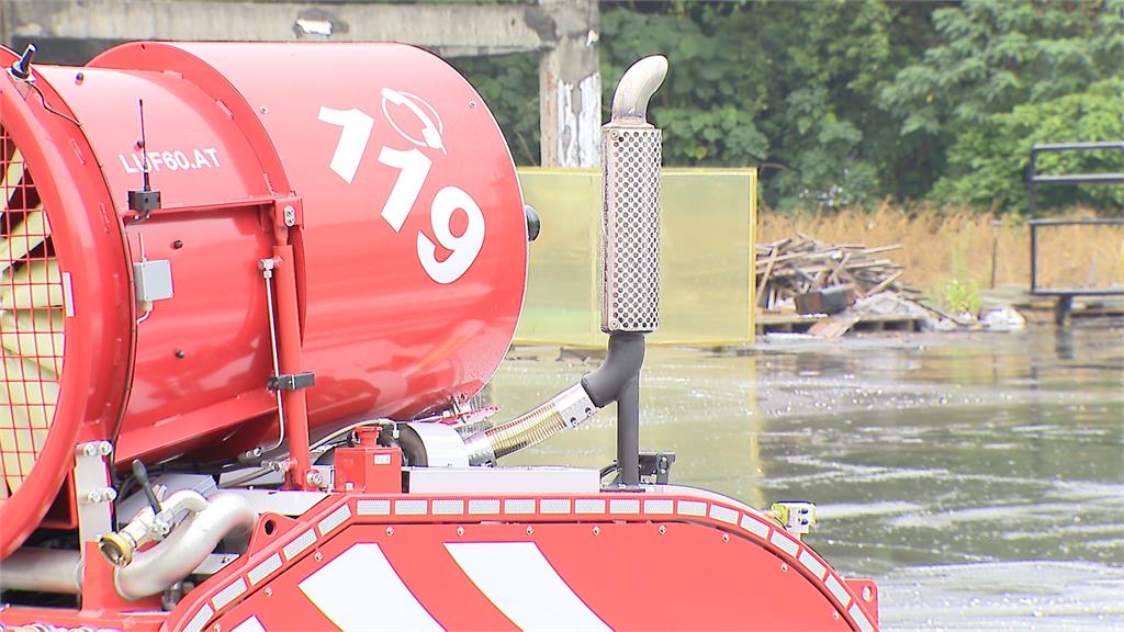 首度亮相！消防機器人造價千萬　水線射程最遠達80米有效助救災