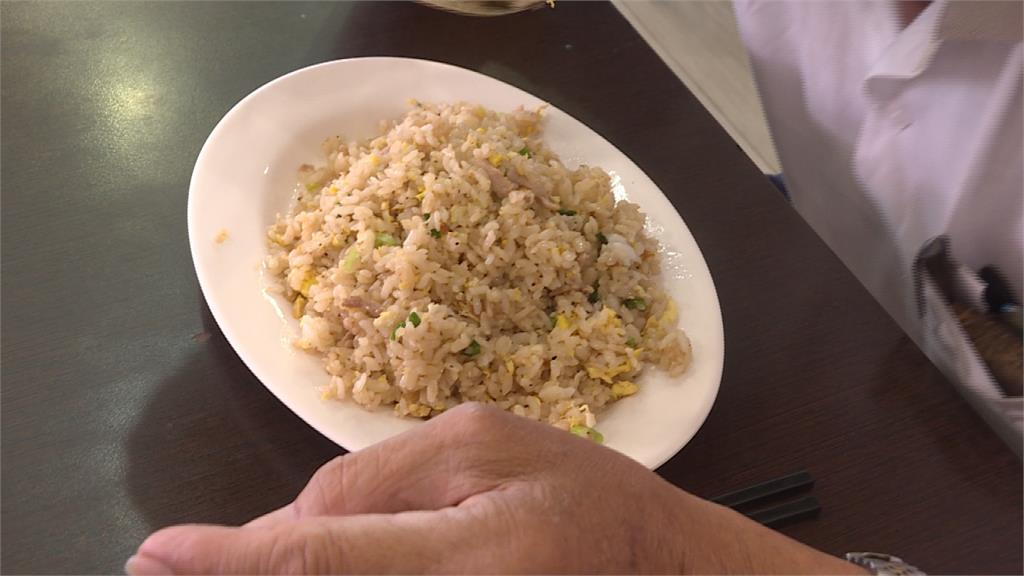 肉絲炒飯「用1醬料」來炒…他狂嘔:等於芋頭丟火鍋!網卻喊:你賺到了