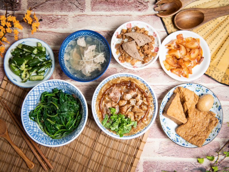 高雄美術館人氣餐館 │料多味美大腸麵線、金牌肉燥飯必嘗！