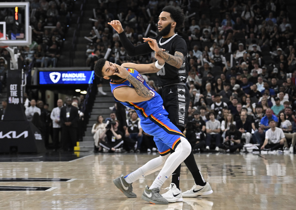 NBA(影)／馬刺和雷霆打架了！爆發口角激烈揮拳三名球員被驅逐出場