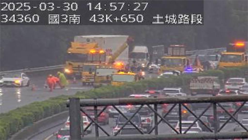 快新聞／驚！國3土城段「週日下午4車追撞3傷」　現場塞爆一度回堵6公里